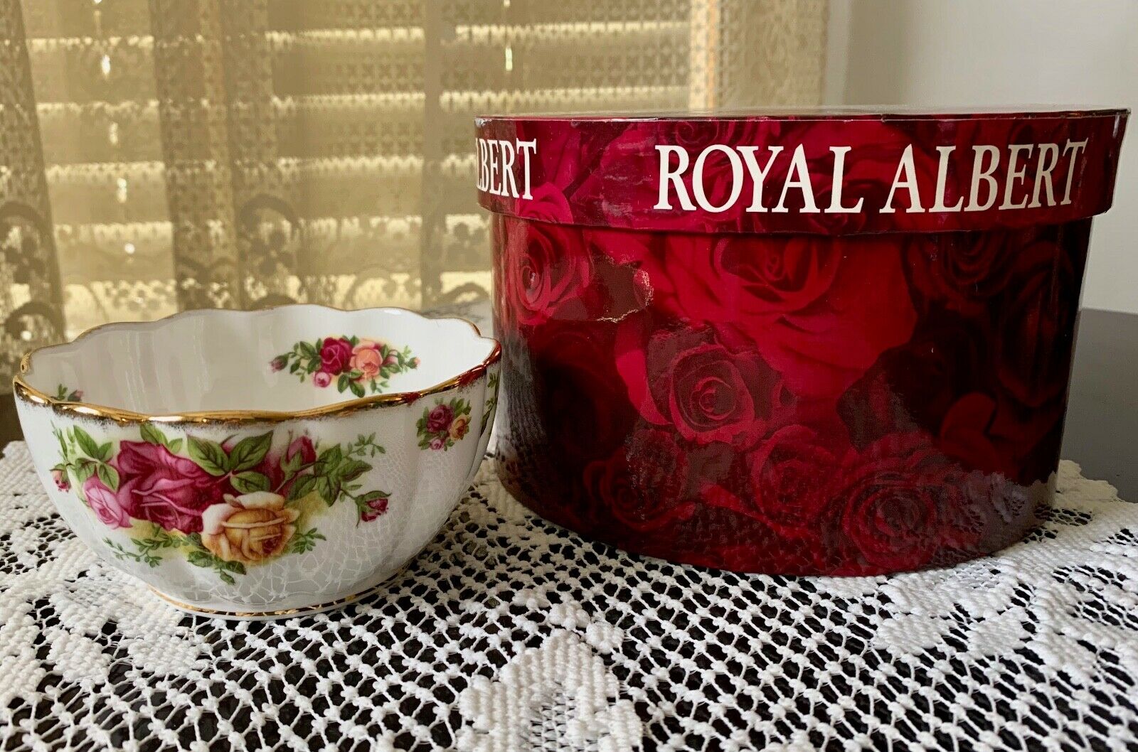 Royal Albert Bone China Old Country Roses Royal Doulton Petal Bowl England Signe