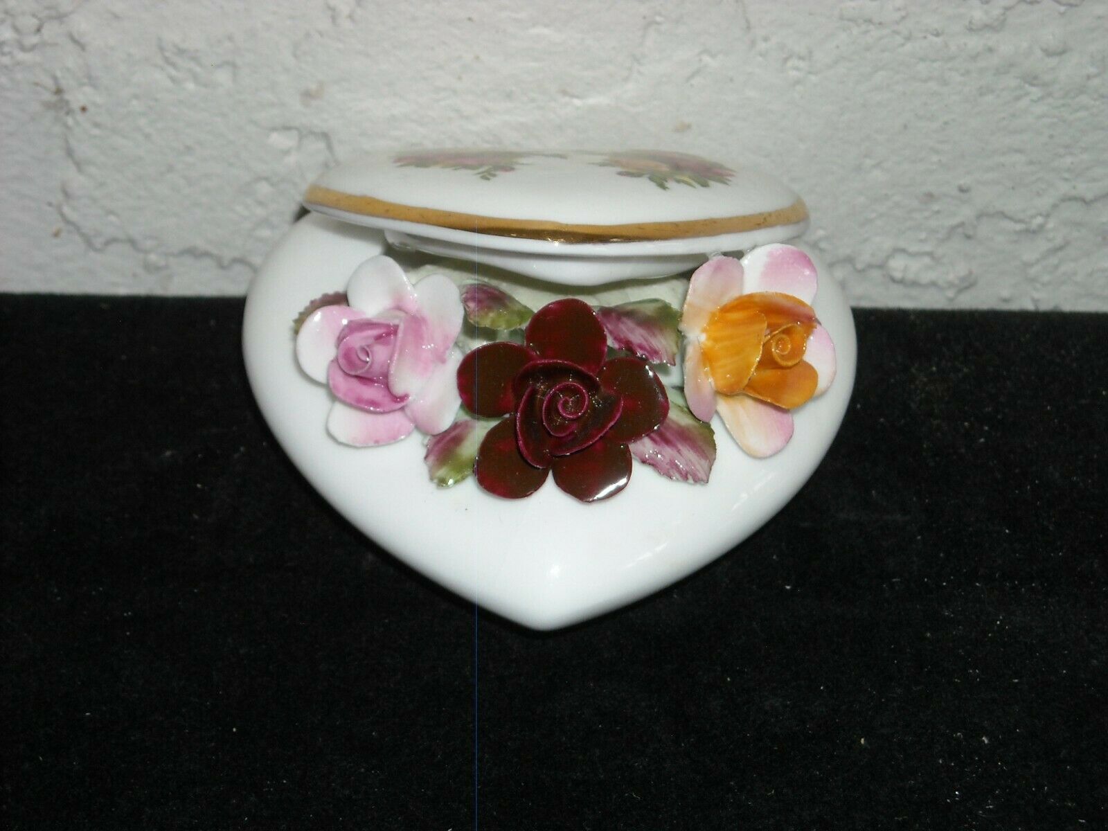 Royal Albert Old Country Roses Heart Shaped Box With Applied Flowers As Is
